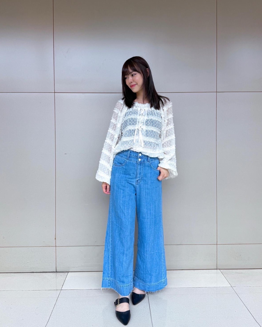 Top: Korea brand
Bottom: Odd eye jeans from kikistore