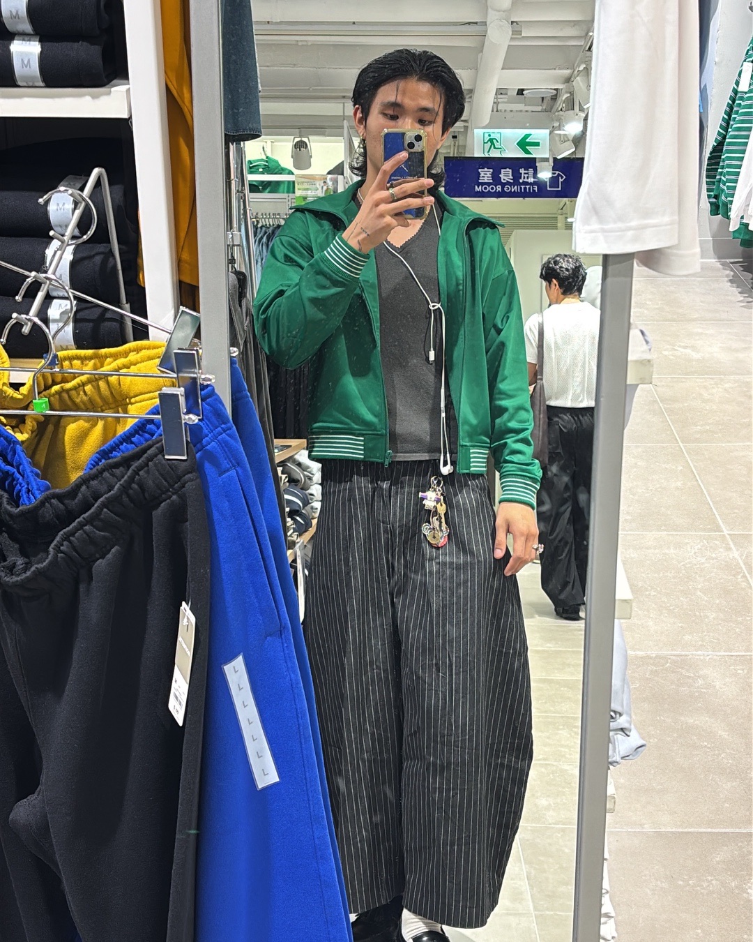 今日係Deep V 女裝